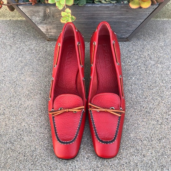 Prada Vintage Red Pebbled Leather Kitten Heel Loafers 39 Made in Italy - Picture 2 of 8